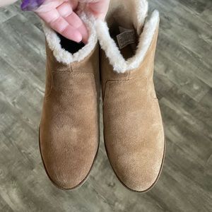 woman’s size 9.5 Romely Zip Chestnut UGGS